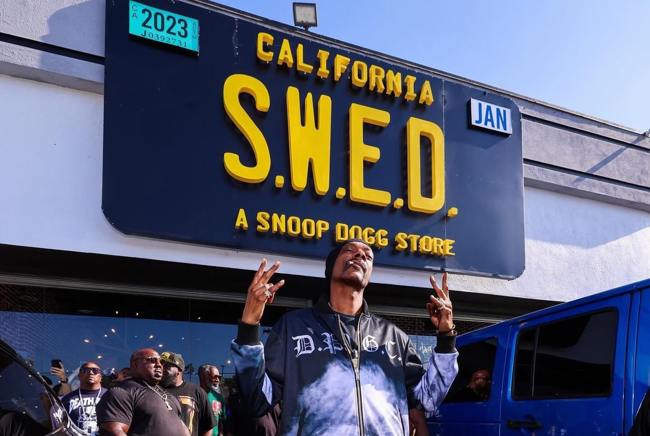 Snoop Dogg avas oma esimese ametliku kanepipoe ning plaanib järgmiseks Hollandise kanepikohvikut