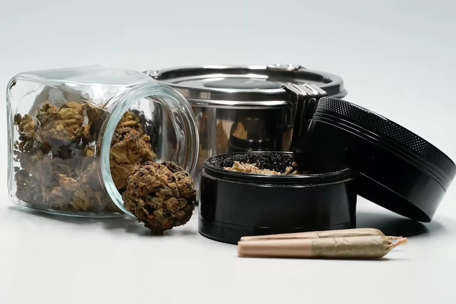 Eesti tõmbas “legaalsetele“ kannabinoididele pidurit: THCV, THCA, THC-O ja teised on Eestis nüüd keelatud